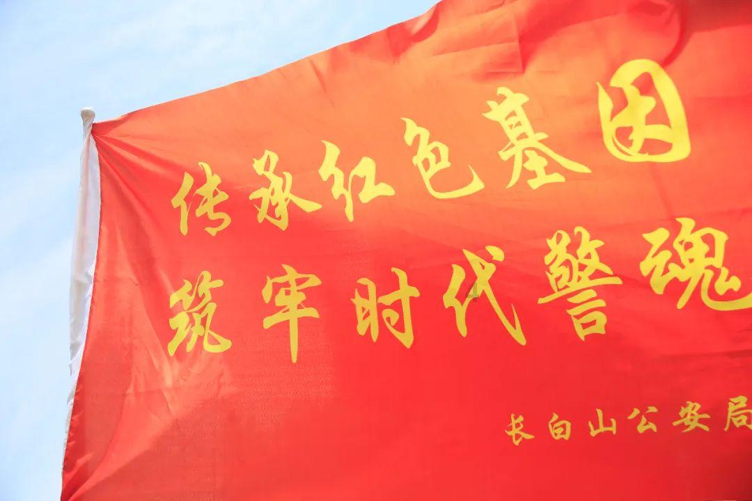 我国快递业务量首破1300亿大关 36城单年快递件数超10亿